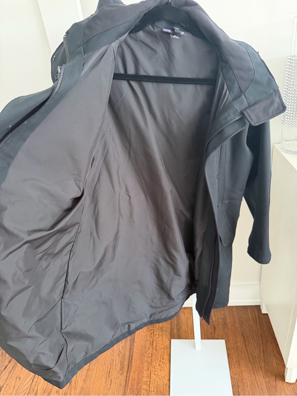 Patagonia Black Women's Outdoor Everyday Rain Jacket, Size M - Picture 2 of 7
